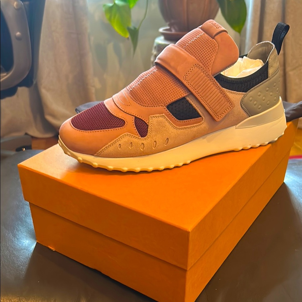 Tods woman’s sneakers stylish brand new